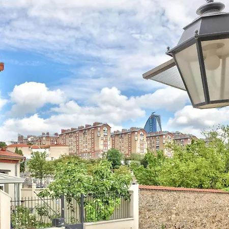 A 10 Min De La Defense * Suresnes